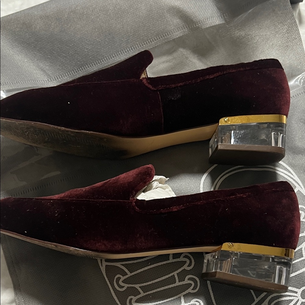 Nine West womenVelvet Loafers burgundy . Look Picture and part of description